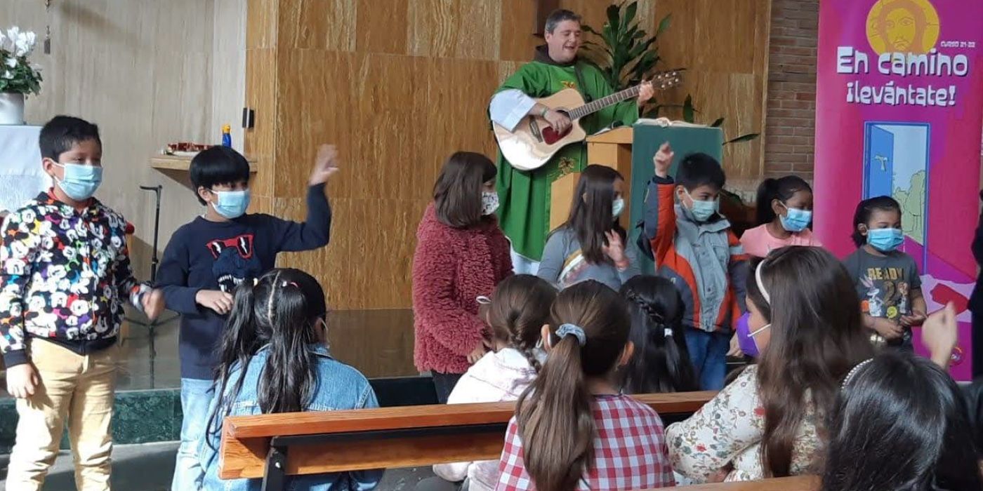 Misa del envío y presentación de los niños en la Parroquia Cristo de la Paz