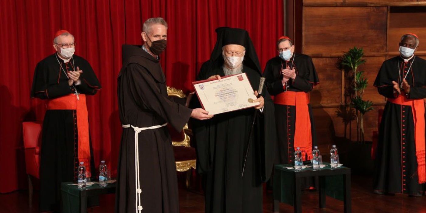 Entrega del doctorado honoris causa en filosofía a Su Santidad Bartolomeo